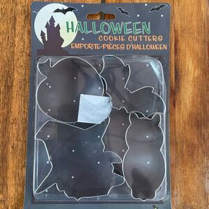 🆕 set of 4 Halloween cookie cutters